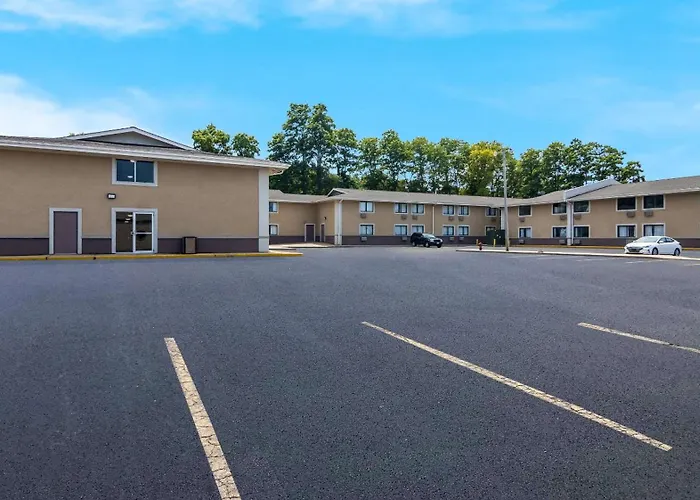 Pet Friendly hotel: Econo Lodge Portage