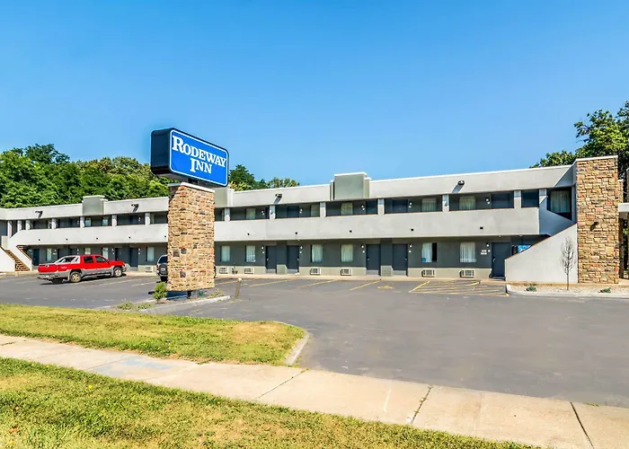 Cheap hotel: Rodeway Inn Portage